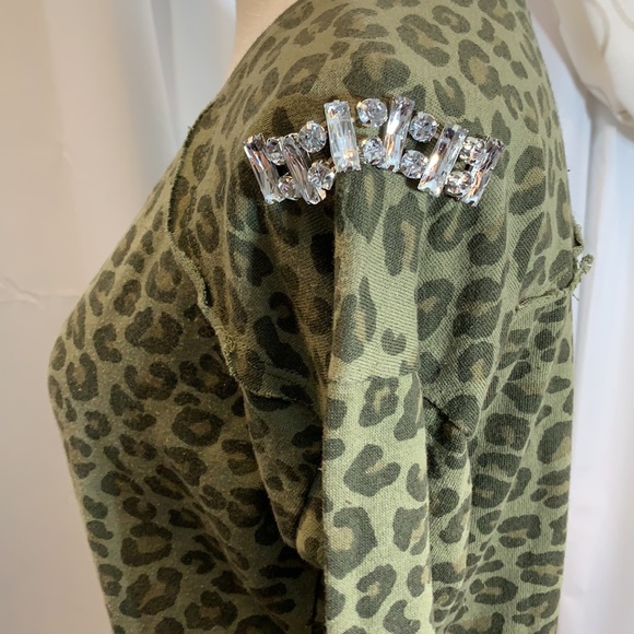 🦋 3 for $30! Like new! Leopard Sweatshirt with Jeweled Shoulders Rue 21 - Picture 7 of 11